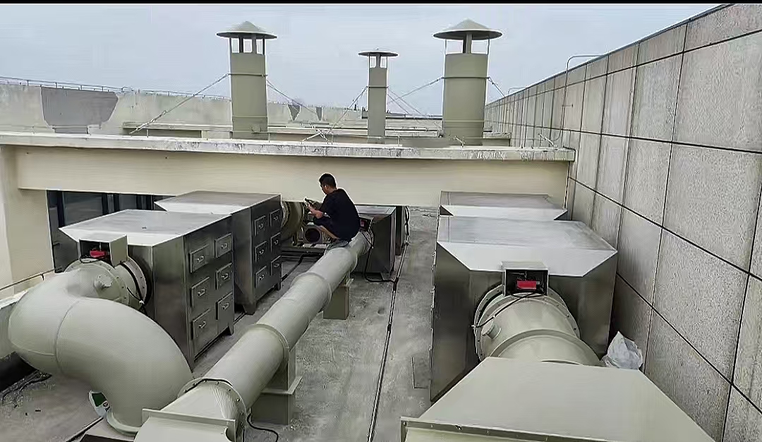 有机废气活性炭吸附装置处理设备厂家哪家靠谱，怎么选择？(图1)