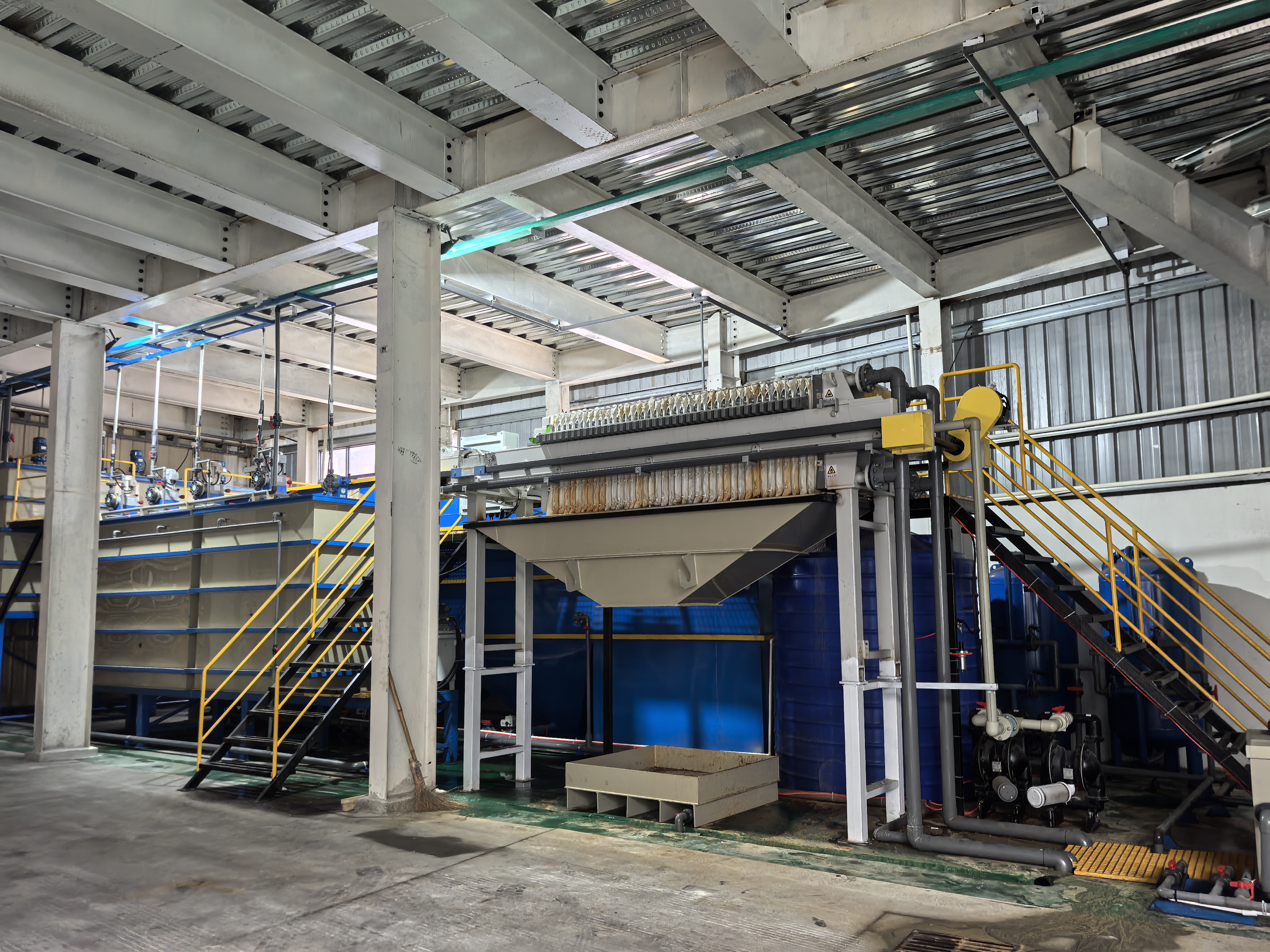 选择酸洗磷化废气废水处理设备需要重点关注哪些方面？