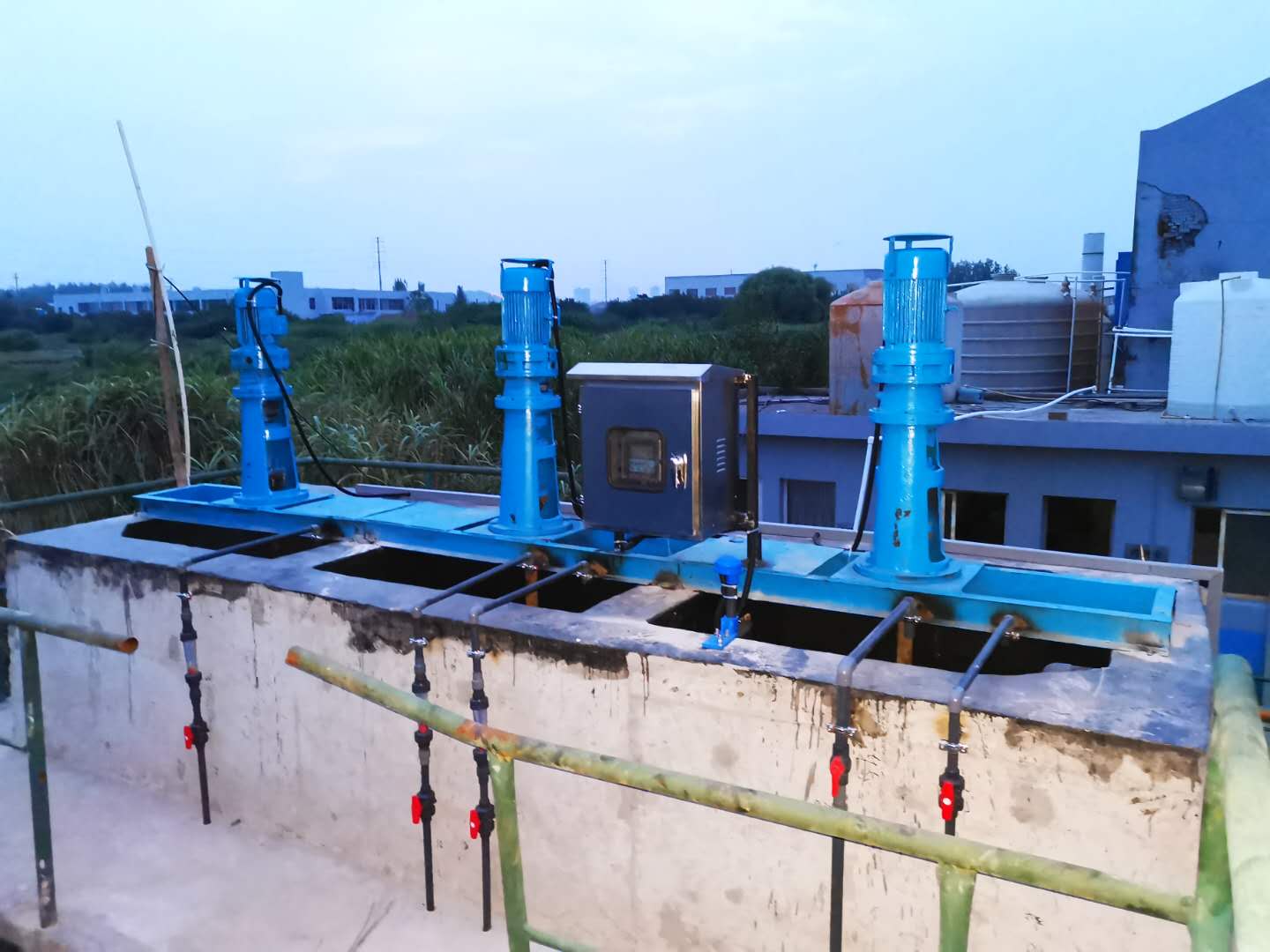 含磷含油污水处理自动化装置(图1)